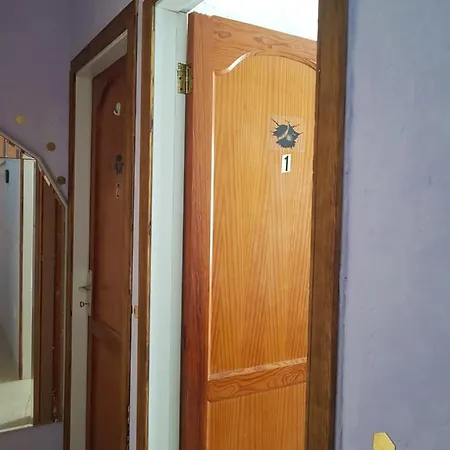 Laurainu Quarto em Acomodações Particulares *